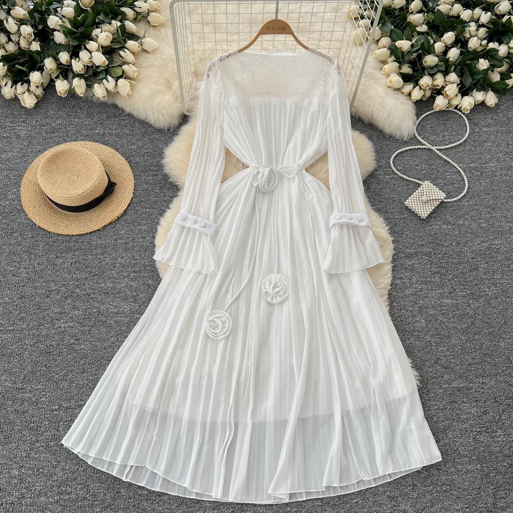 

Elegant European Style Autumn Dress with Lace, Tie Waist, and Bell Sleeves S белый