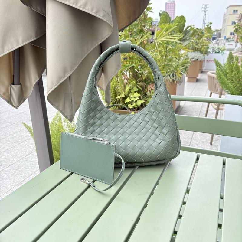 Hot-selling new high-texture cowhide hand-woven handbag large-capacity underarm bag versatile commuter women's bag