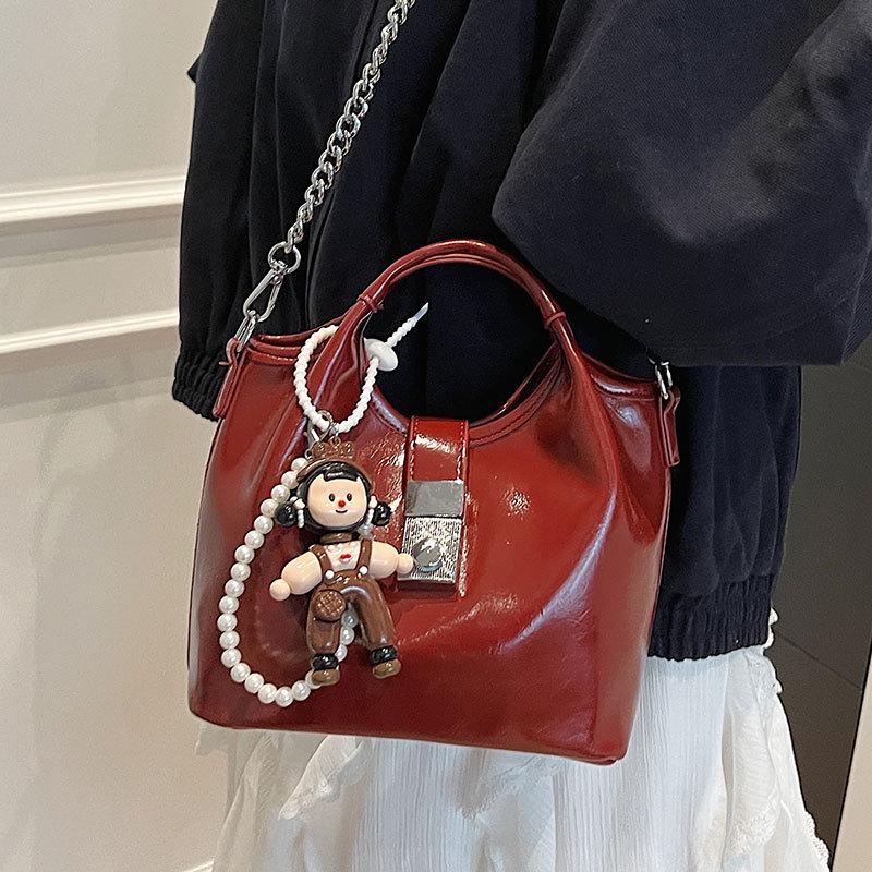 Trend Hot Sale Retro Oil Wax Leather Simple Portable Shoulder Bag Fashionable Versatile High Sense Messenger Bucket Bag Woman