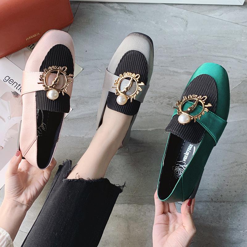trendy flat shoes