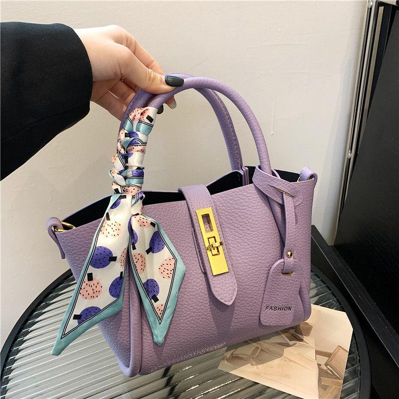Borse a trama avanzata Borse da donna 2023 Nuova nicchia Borsa a secchiello con una spalla Borsa a tracolla per pendolari con cestino per verdure