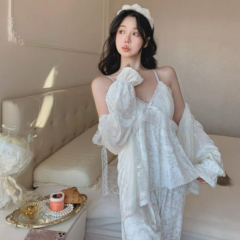 New autumn and winter golden velvet pajamas women's sexy embroidery suspenders pure desire French loungewear three-piece set with chest pad