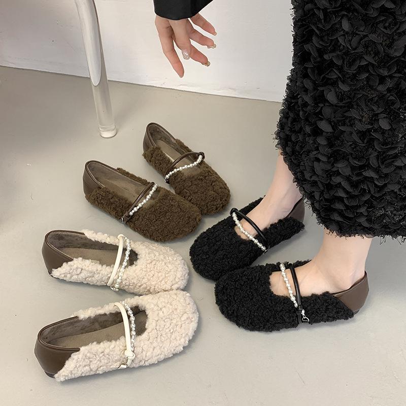 Flat-bottomed Mary Jane lamb wool shoes, children wear new Doudou shoes in autumn and winter