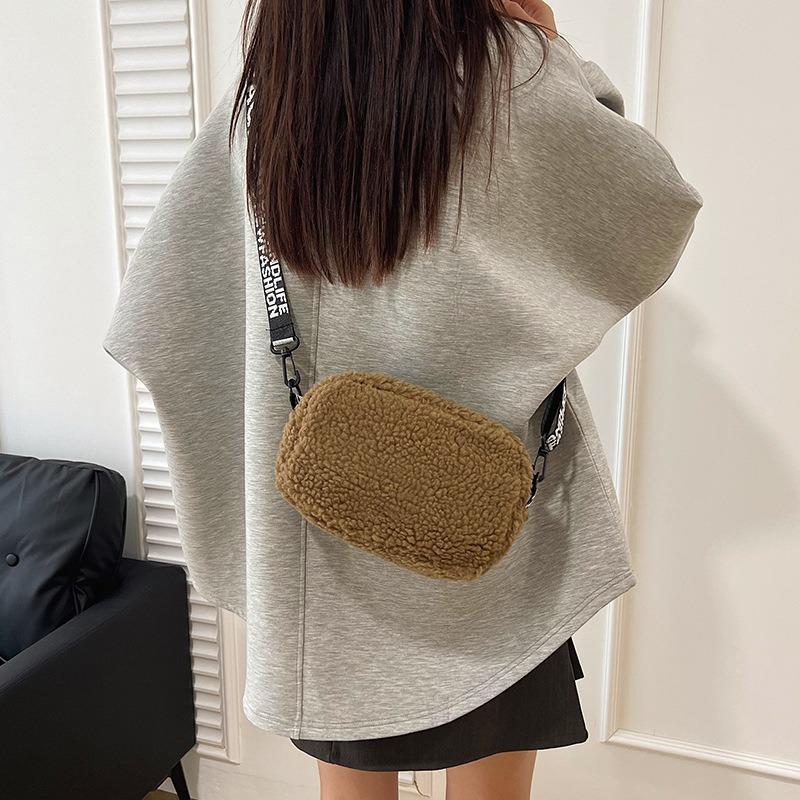 Lamb Wool Wash Shoulder Bag, Retro Solid Color Plush Small Square Bag, New Storage Messenger Bag, Envelope Bag.
