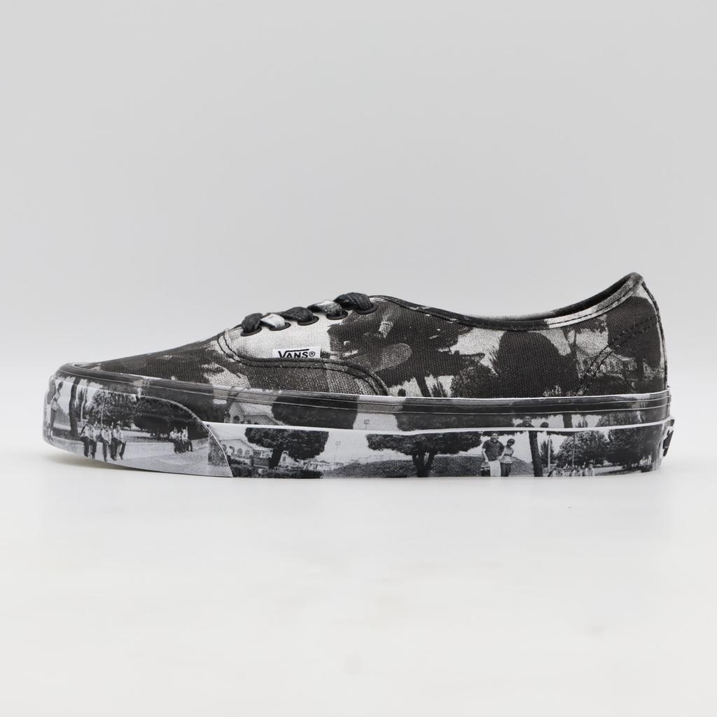 VN000EEUGC7 Atiba Jefferson OTW par Vans Authentic Noir Gris (Pour des hommes)
