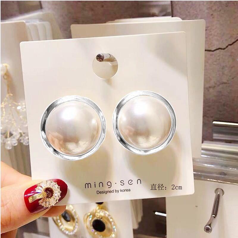

20mm Exaggerate Round White Imitation Pearl Stud Earring for Women Simple Temperament Wedding Zircon Christmas Day Girl Gift