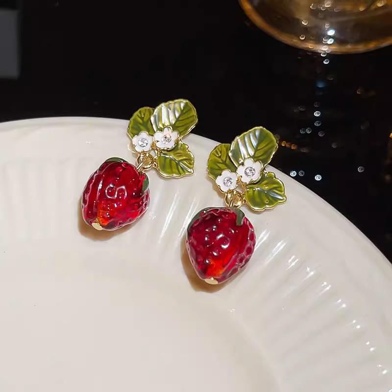 Trendy 3D Simulated Red Strawberry Flower Drop Earrings for Women Fruit Green Leaf Earrings Girls Party Jewelry Gift
