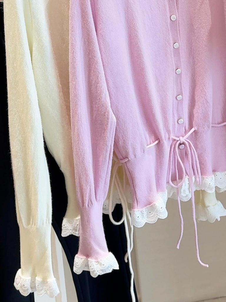 Damen Slim Fit Strickjacke mit Spitze und Patchwork - Petite, Fake Zweiteiler, Herbst/Winter 2025