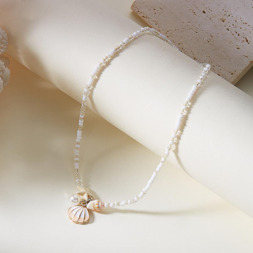 Ocean Inspired Beaded Choker Necklace for Women Shell Starfish Conch Pearl Style Minimal Beach Jewelry Summer Vacation Accessory