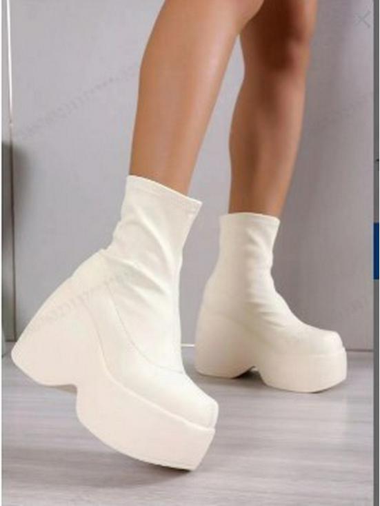 Stivaletti alla caviglia in pelle con plateau a zeppa suola spessa punta quadrata Donna 2022