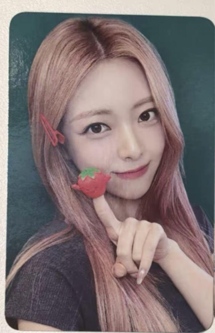 

[USED] ITZY Yuna Makestar China Shanghai Autograph Session Winner Exclusive Trading Card