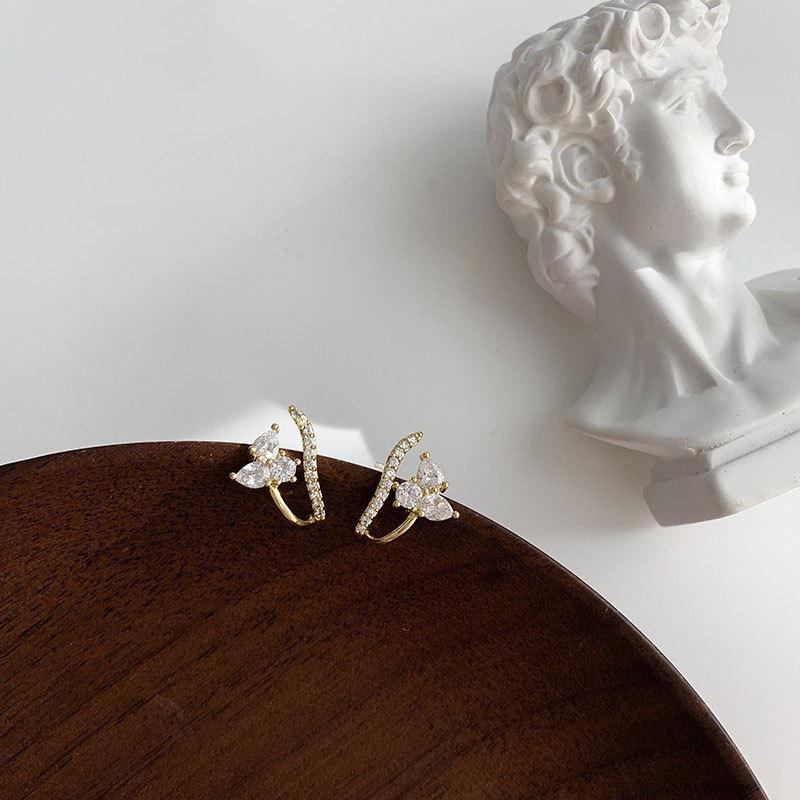 Fashionable Temperament  Versatile  Small and Exquisite Flower Zircon Earrings New Style