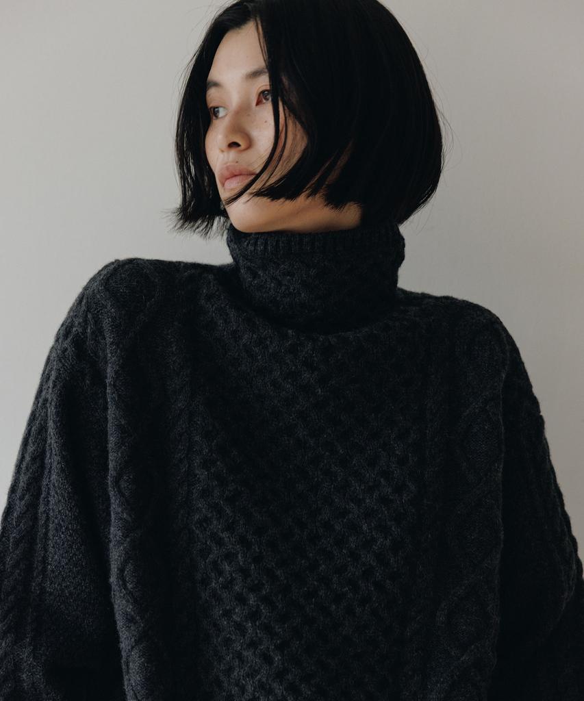 Beullaengkeulumumeon Cable Turtleneck Knit_Charcoal
