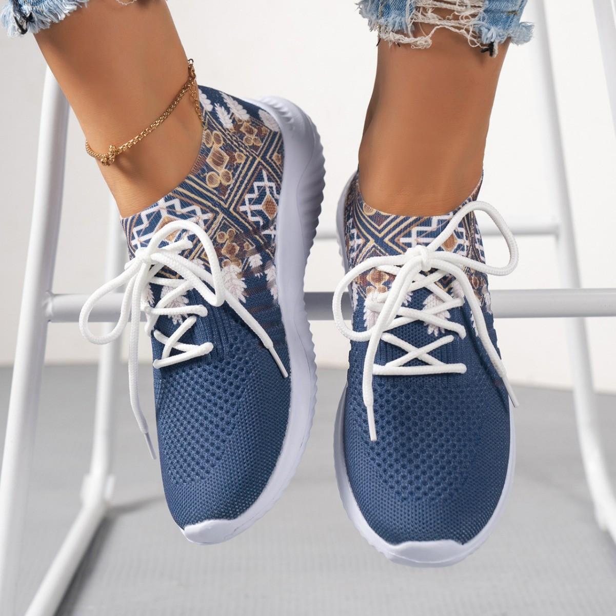 

2024 new large size shoes women s fashion flat-soled single shoes breathable shallow mouth casual sports shoes high heel 43 синій