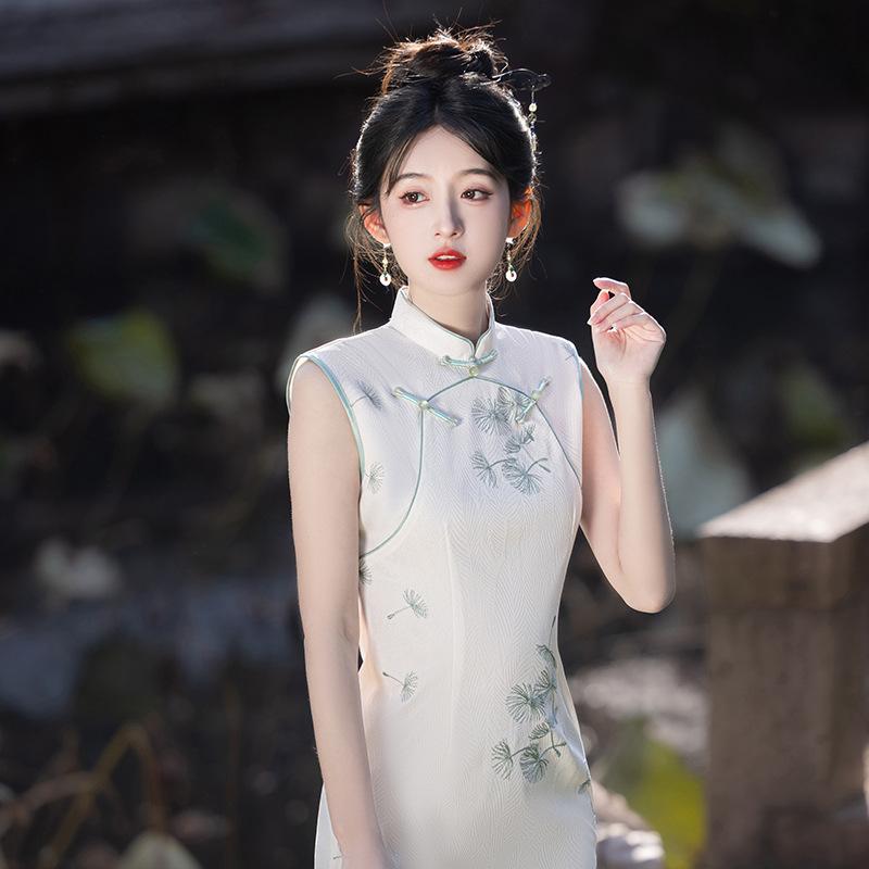 Sleeveless long embroidery compound fashion improvement young new Chinese style cheongsam 1011 spring and summer new skirt