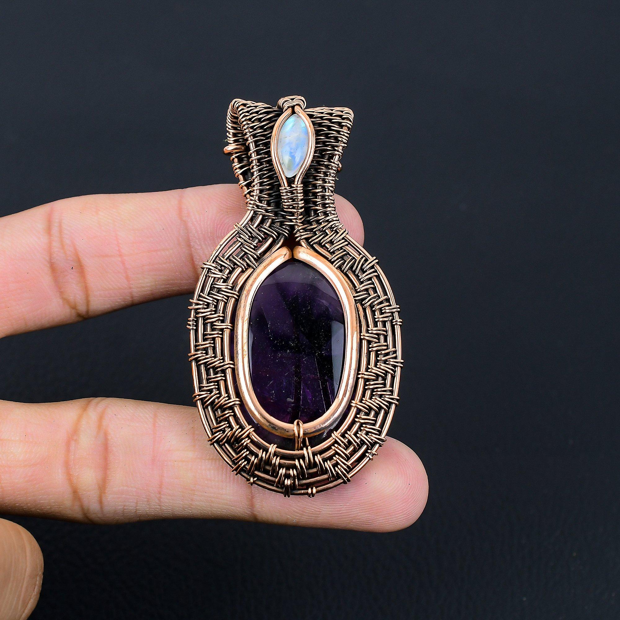 

Чудесный аметист и лунный камень, драгоценный камень, ручная работа, чистая медная проволока, ювелирное украшение, кулон 2.56 Inches фиолетовый