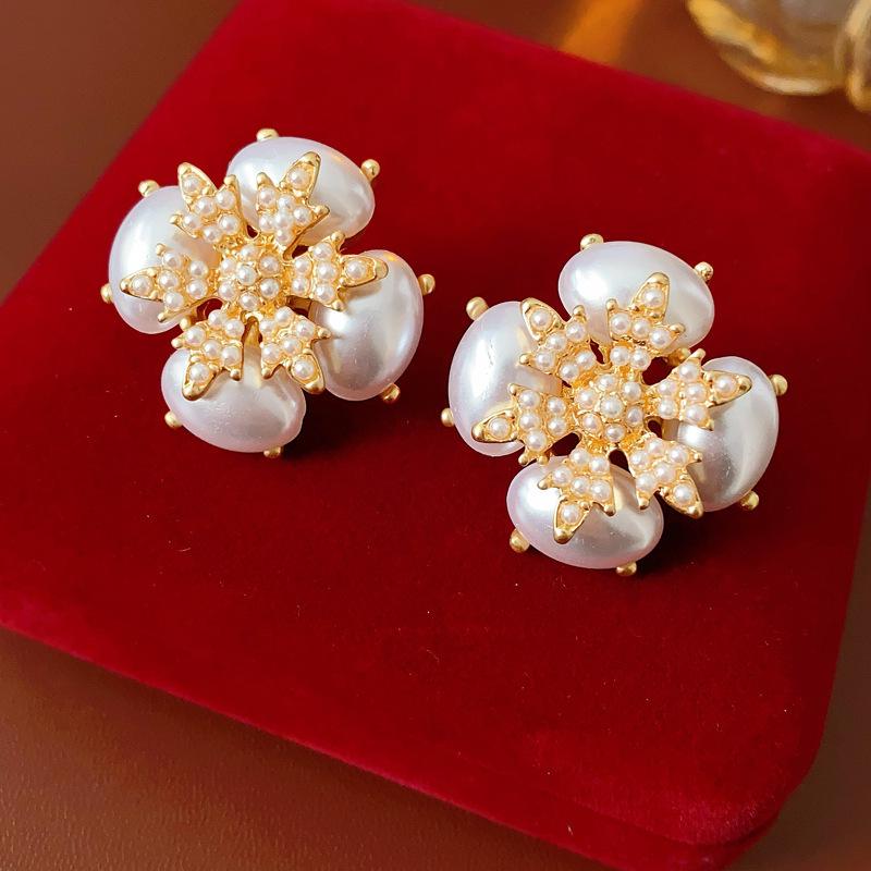 Orecchini a lobo geometrici a forma di fiore in zircone e perla stile coreano – Design elegante e di alta gamma per donna