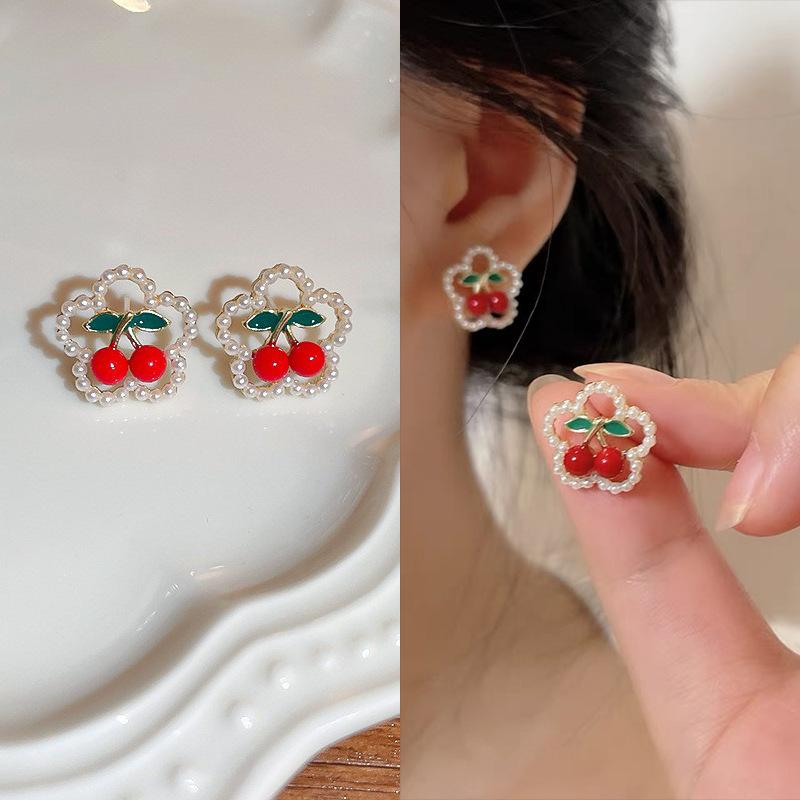 Medieval Vintage Silver Needle Earrings, Temperament Light Luxury Court Style Pearl Earrings Versatile High-end Retro Earrings