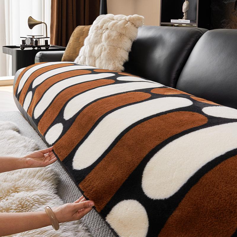 

Autumn And Winter Plush Sofa Cushion Straight Row Sofa Cover Cloth Towel Thickened To Keep Warm, Winter All-Inclusive Fixed Non-Slip Cover Cushion 70*70cm
