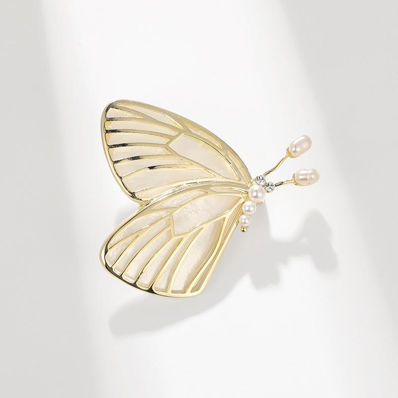 Bo Xin Yun Korean Hollow Freshwater Pearl Butterfly Brooch with Zircon Insect Design - Elegant Accessory Corsage