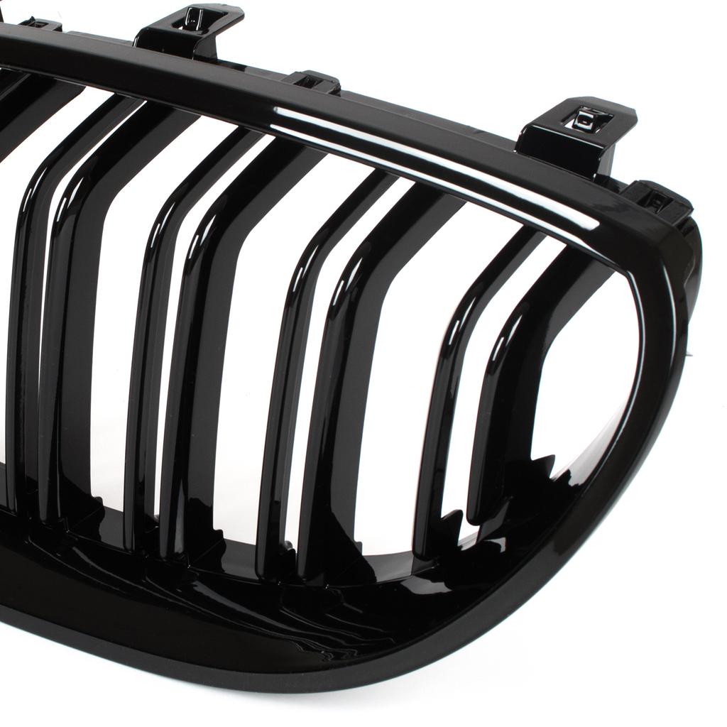 BMW 5 E60 / E61 03-10 Kühlergrill zwischen den Scheinwerfern (Nieren) Set links + rechts SCHWARZ GLÄNZEND DOPPELSTREBE GEKRÜMMTE LAMELLEN