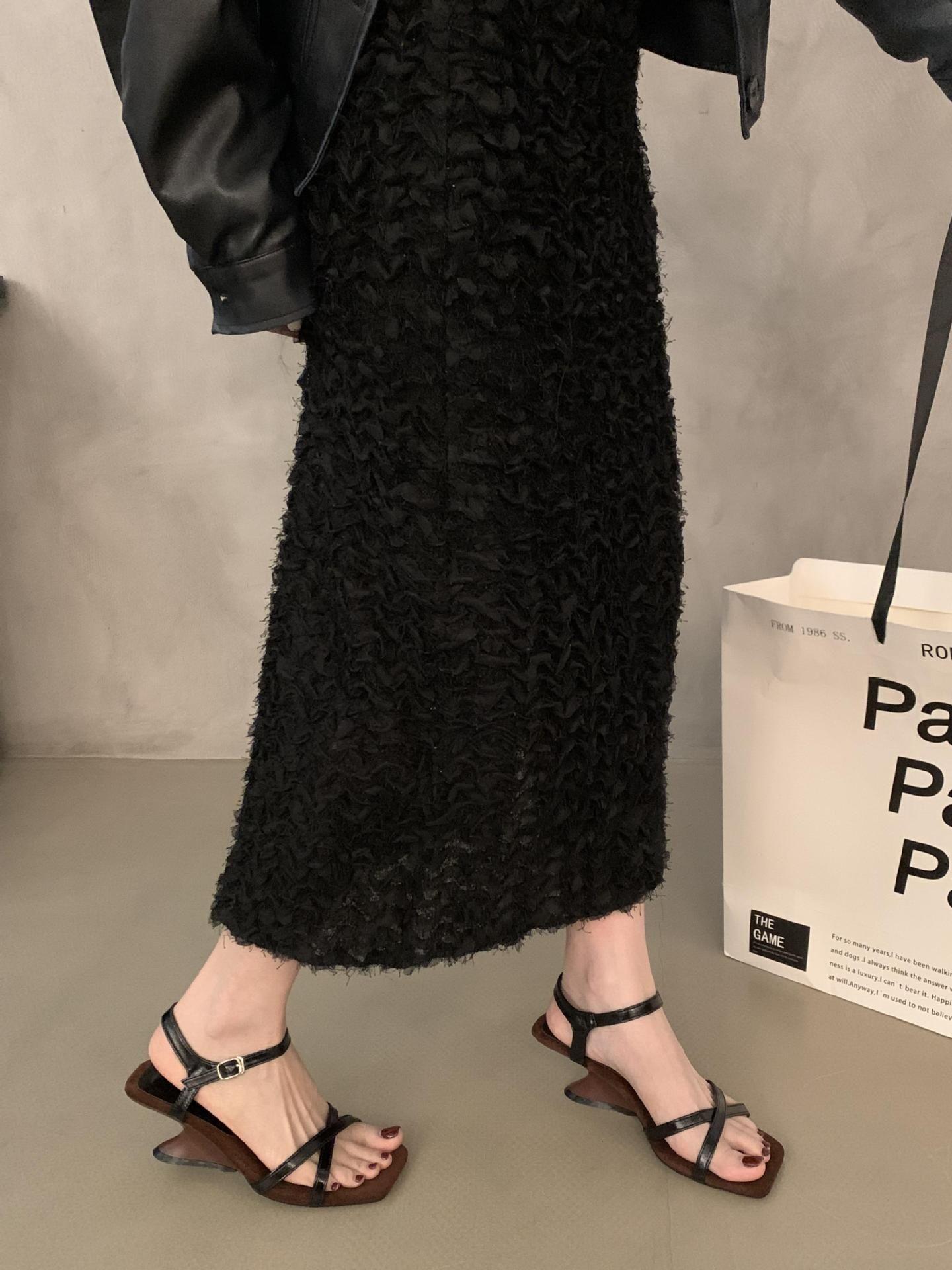 

Internet celebrity silver wedge heel high heel French sandals fairy shoes 2024 new summer temperament niche cross sandals 35 чёрный