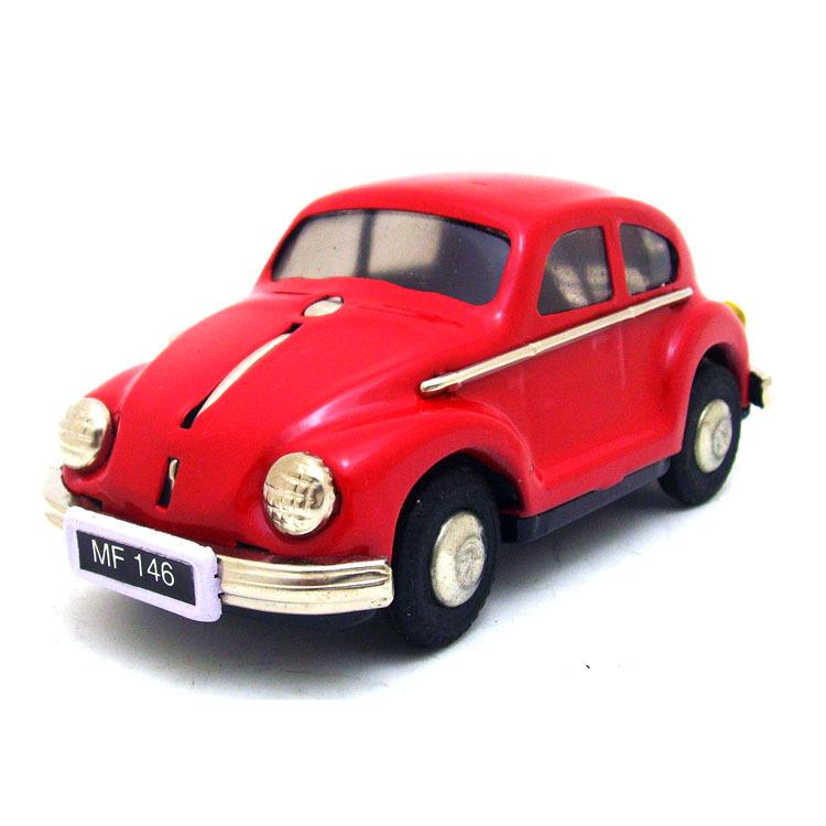 Retro Inertial Car: Nostalgic Tinplate Toy for Photography & Decor красный