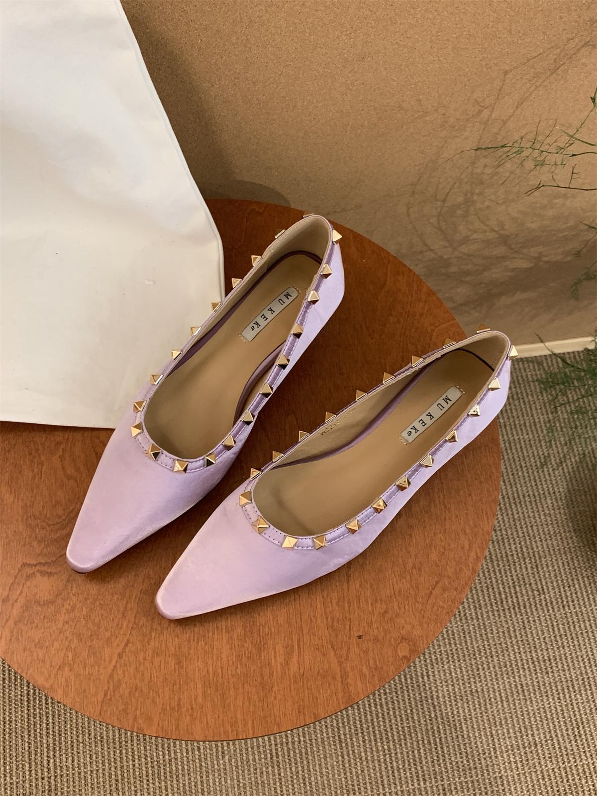 

Ходьба Вождение 2025 Новые Женские Балетки с Острым Носком Заклепки Классические Женские Балетки Черные Под Все Мягкие Туфли-Лодочки Женская Обувь 39 фиолетовый