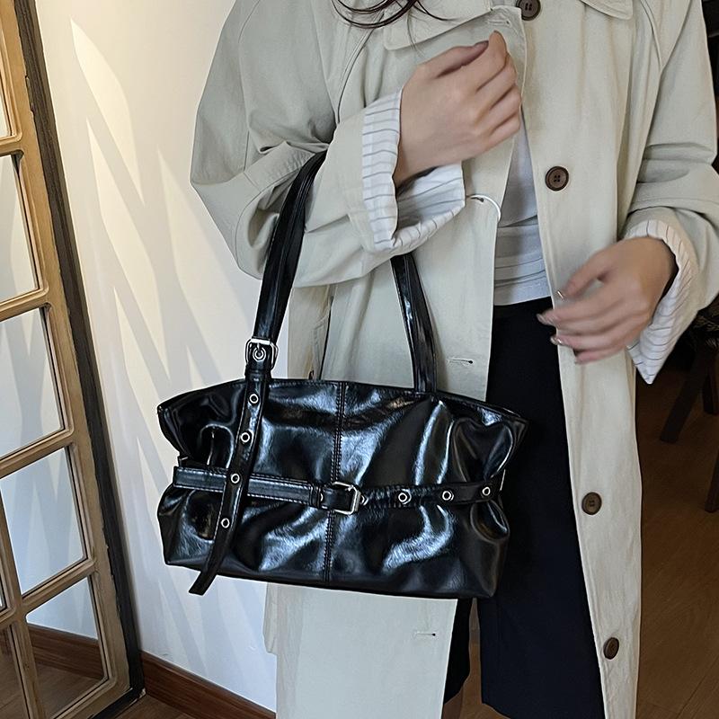 

Вместительная ретро-сумка женская осенне-зимняя универсальная 2025 новая повседневная на плечо, кроссбоди, сумка-тоут для поездок на работу чёрный