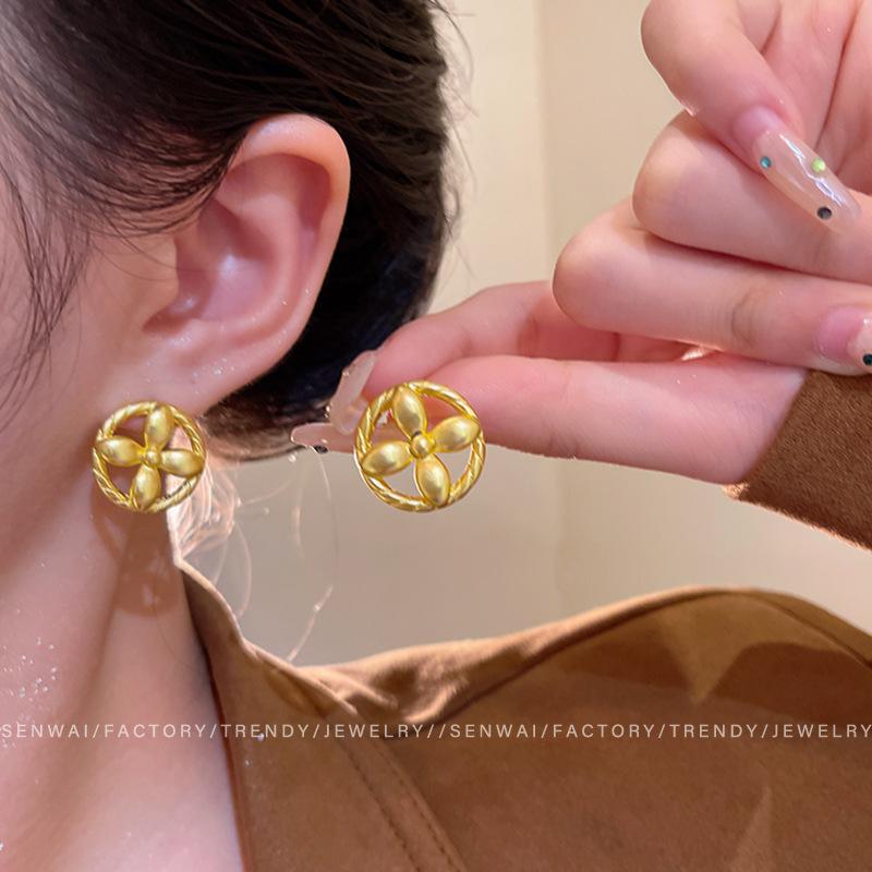 

French retro round stud earrings women s light luxury niche earrings temperament button style ear jewelry