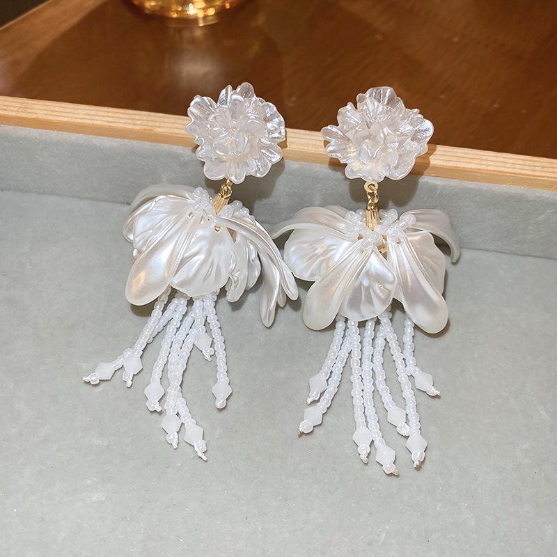 Silver Needle Resin Flower Tassel Earrings: Vintage, Versatile, Light Luxury Fashion Jewelry for Women