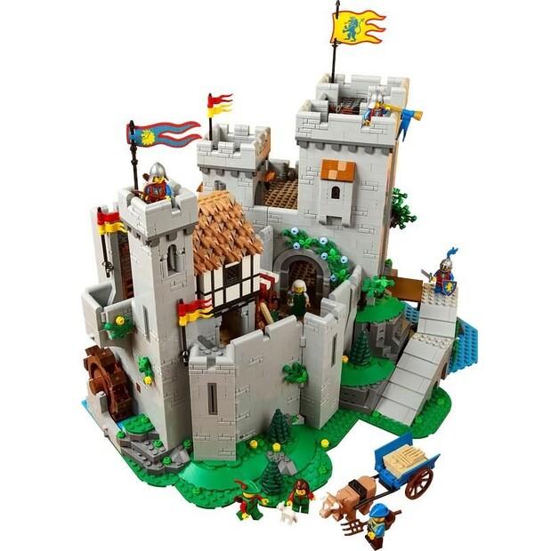 LEGO Icons 10305 Knights' Castle with the Lion Coat of Arms