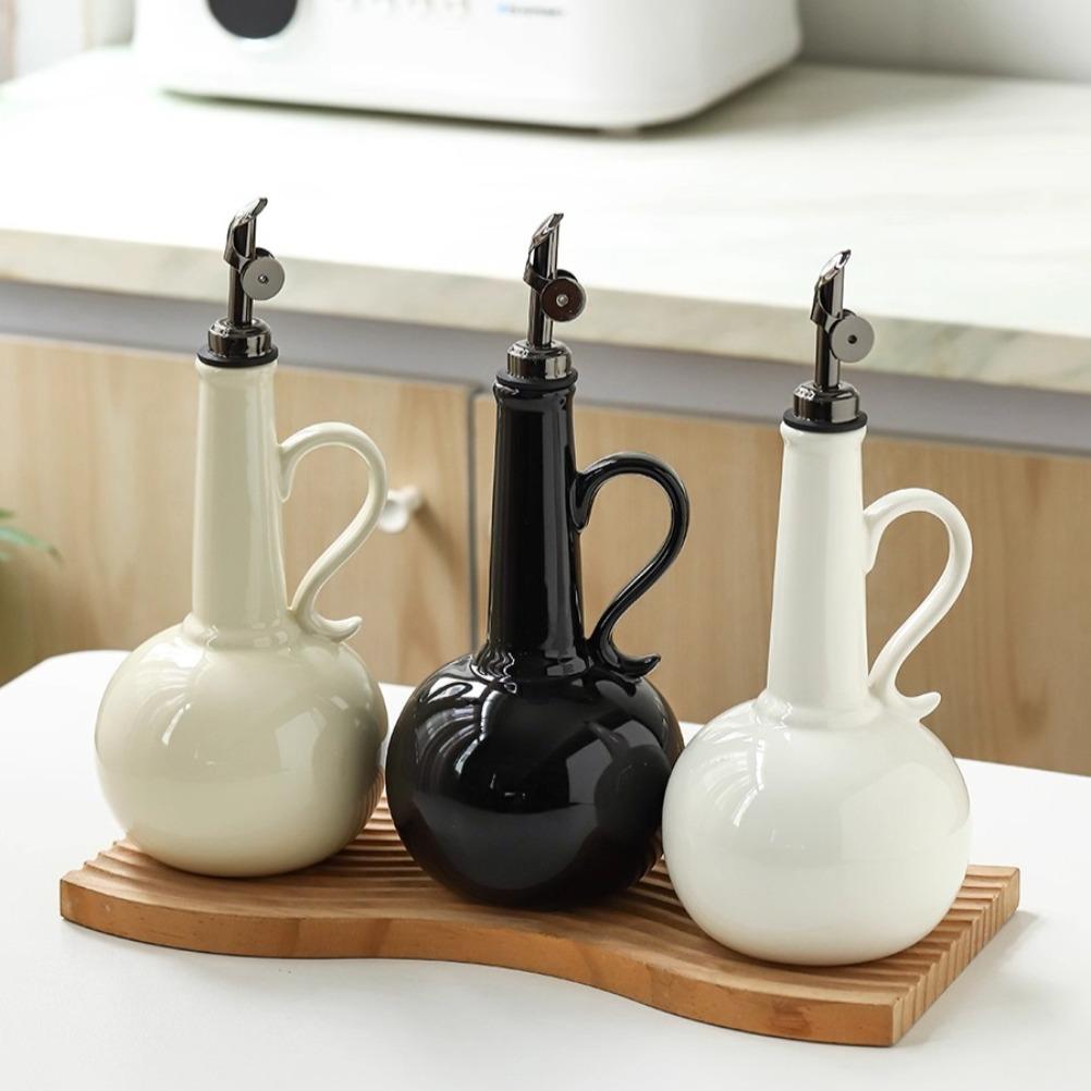 Nordic Ceramic Oil Bottle Kitchen Oil Spray Bottle High Temperature Resistance Soy Sauce Vinegar Bottles Kitchens Accessories