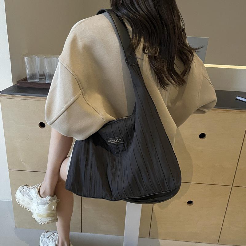 Korean large-capacity texture cloth bag bag women's new trendy fashion lightweight shoulder bag casual versatile underarm bag