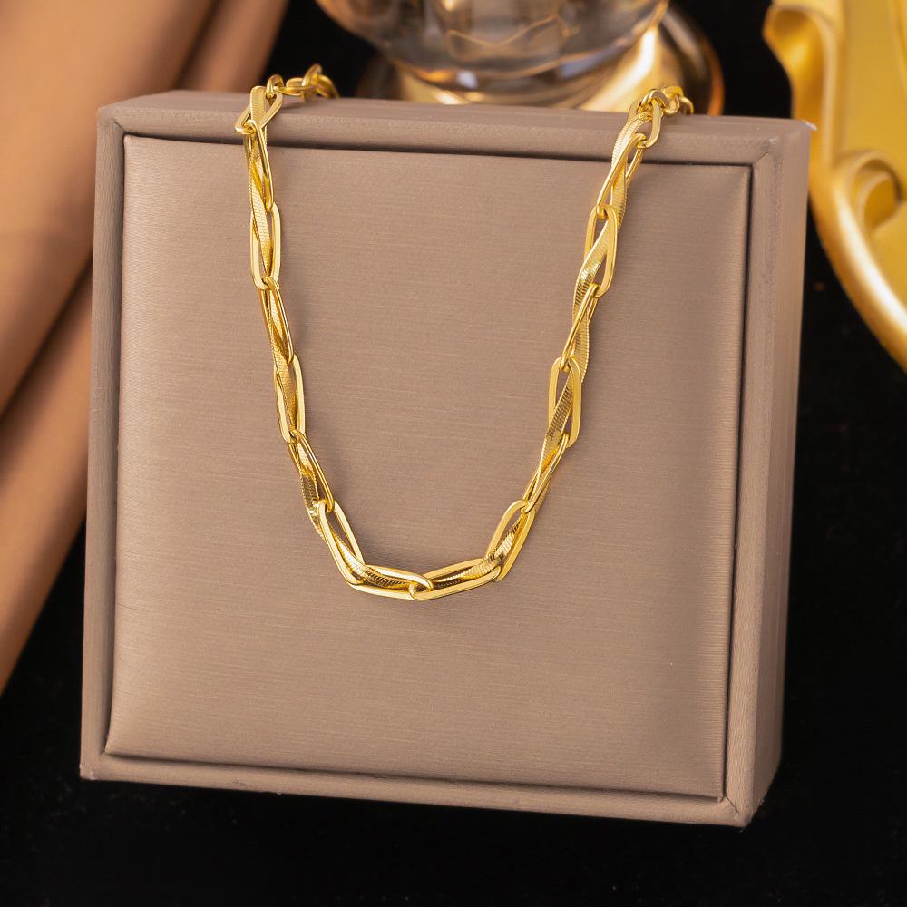 Moda Europeo-Americana Collana a Strati con Catena Piatta a Maglia Serpente a Tre Strati per Donna - Catena Clavicola con Croce in Metallo