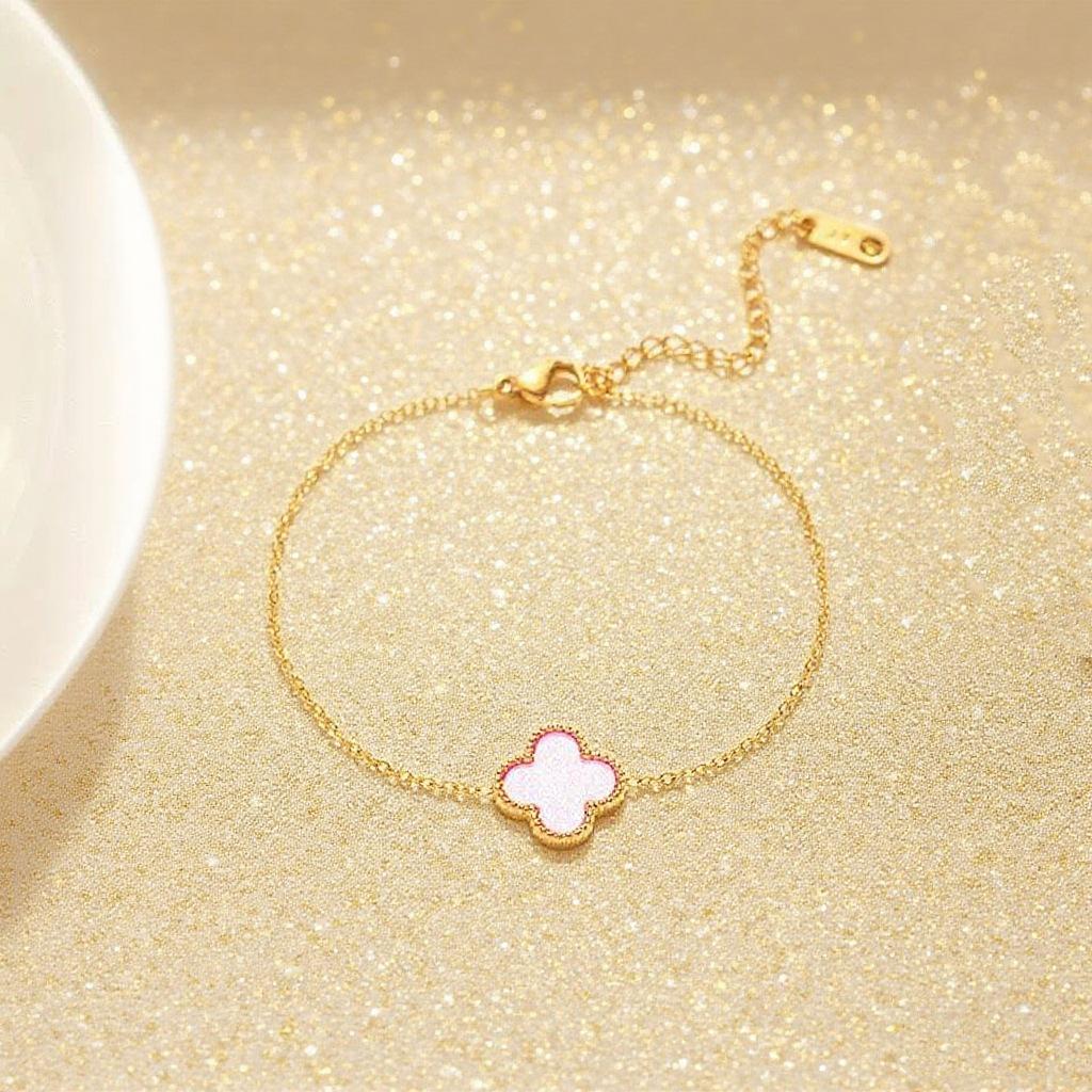 Damska Bransoletka Tytanowa z Koniczyną: Słodka, Niewyblakła Luksusowa z Wzorem Płatków Kwiatów