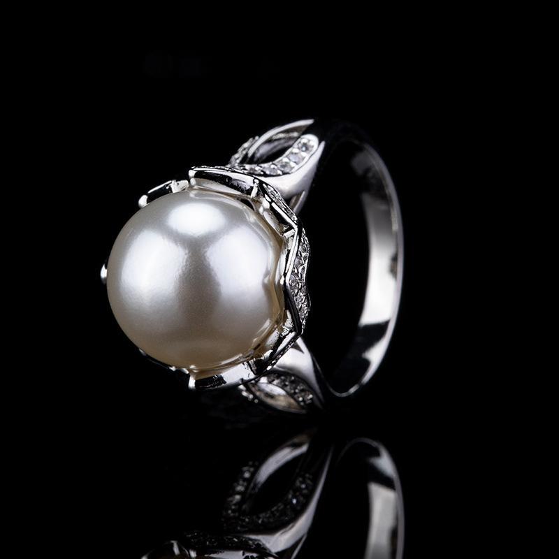 Light Luxury Pearl Ring Women'S Design Sense Flower Tray Pearl Temperament Ring Personalized Jewelry