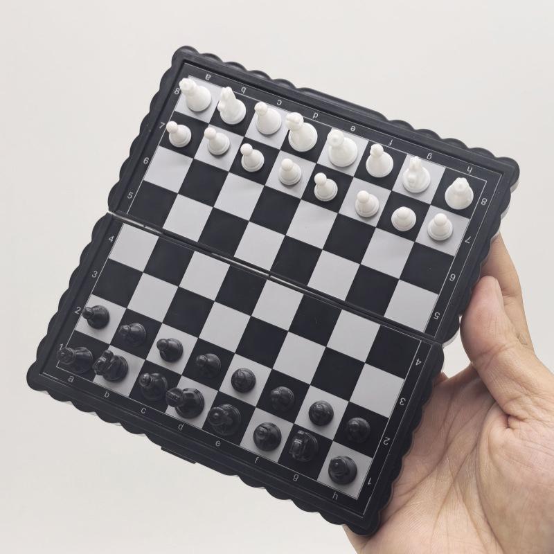 Mini Magnetisches Schachspiel Faltbares Magnetisches Kunststoff-Schachbrett Brettspiel Tragbares Kinderfreundliches Spielzeug Für Outdoor-Ausflüge Spiel Spaß Spielzeug