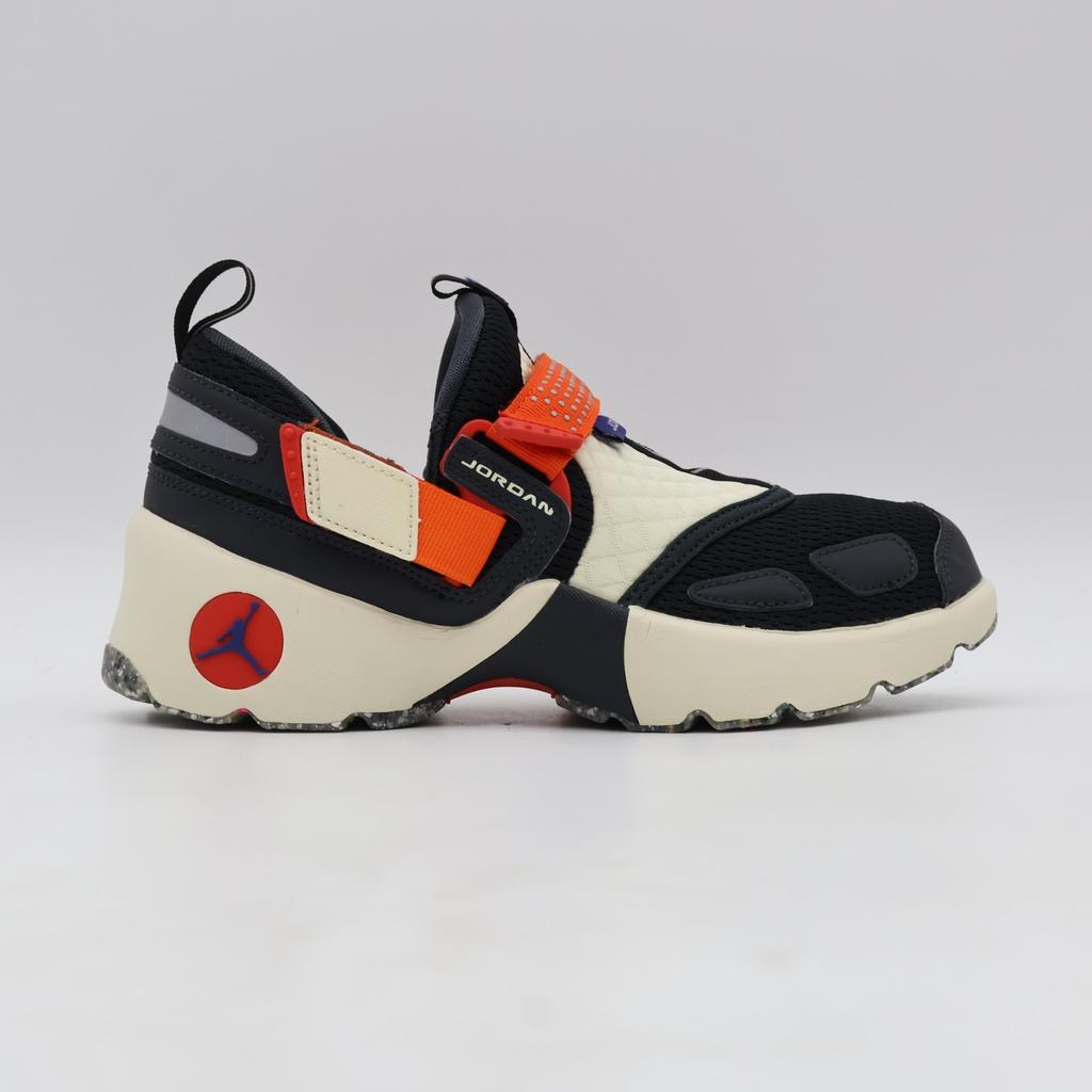 IM6531-001 Nike Jordan Trunner LX Rare Air (Women's)