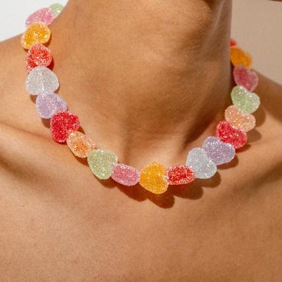 Collana Ciondolo Resina a Forma di Cuore Colori Vivaci Leggera Comoda Catena Regolabile Accessorio Per Uso Quotidiano