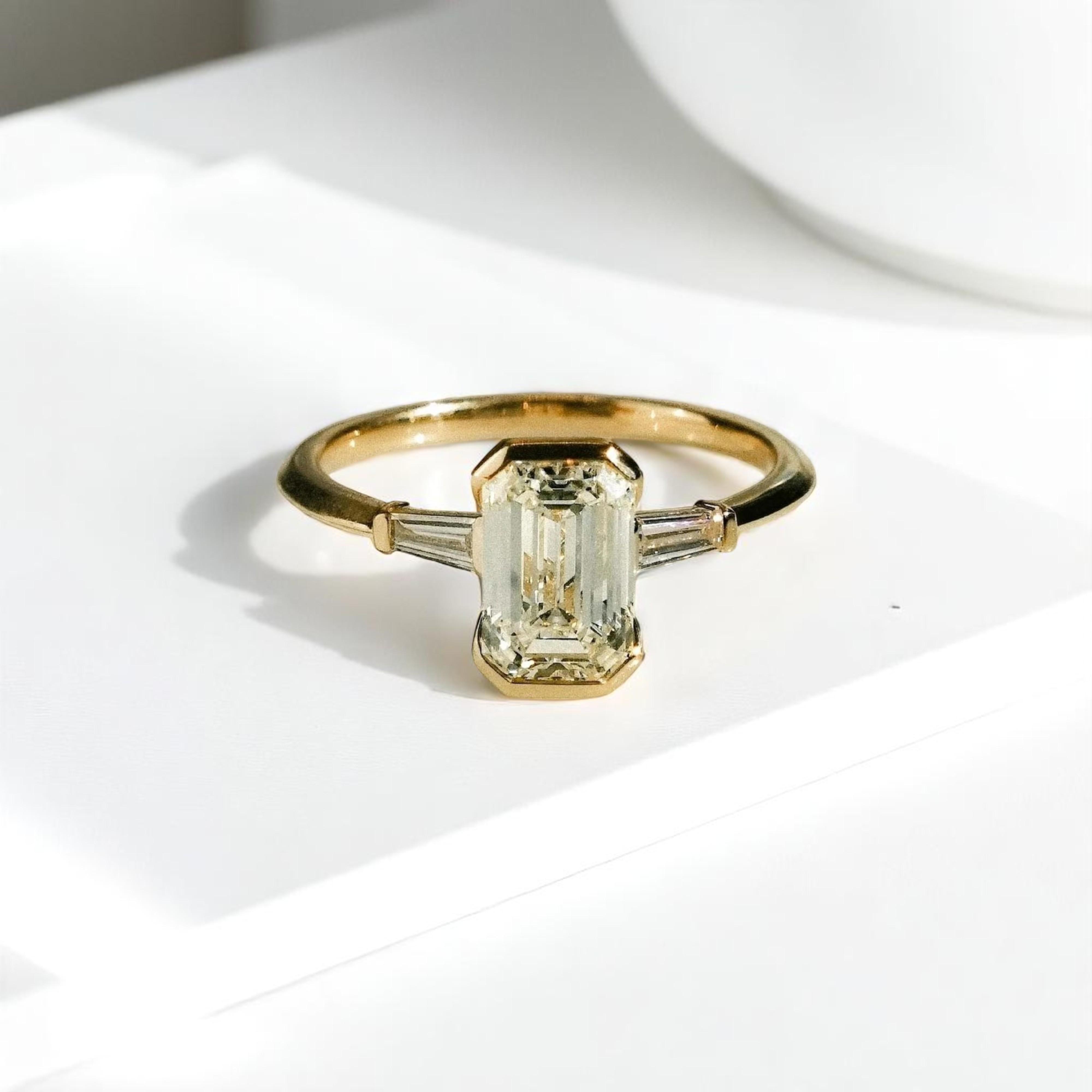 

Кольцо-солитер с муассанитом изумрудной огранки, серебро с позолотой из желтого золота, закрепка-безель, помолвочное кольцо, ювелирное изделие с бриллиантом, кольцо, подарок на годовщину для нее 8 жёлтый/золотой