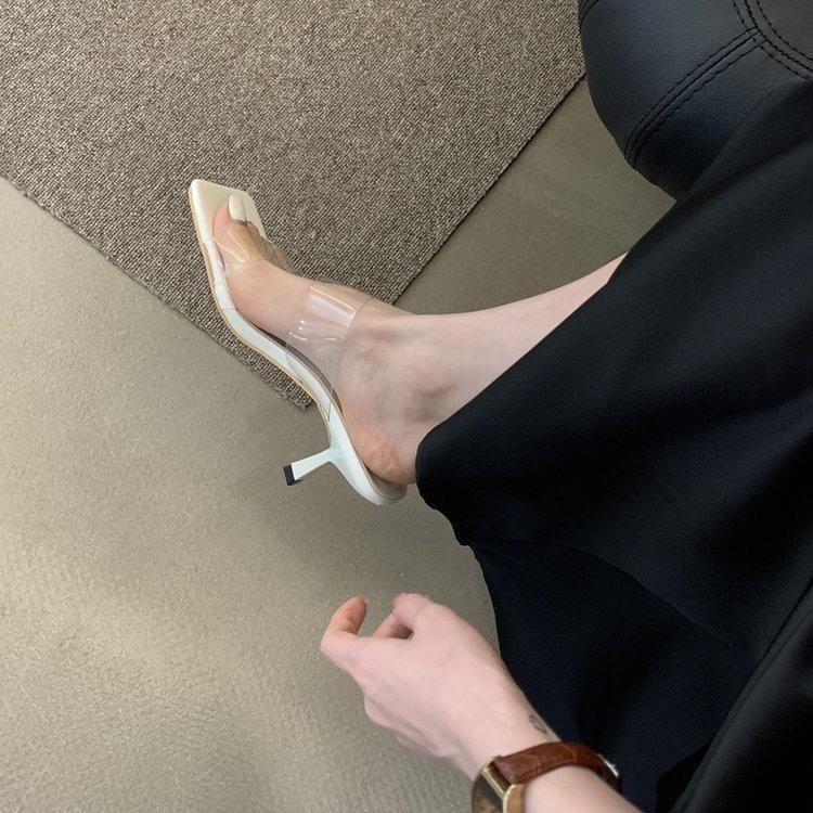 

Французский темперамент прозрачный с прохладными тапочками фея ветер носить 2025 новый летний средний каблук тонкий каблук одно слово прохладные тапочки 39 белый