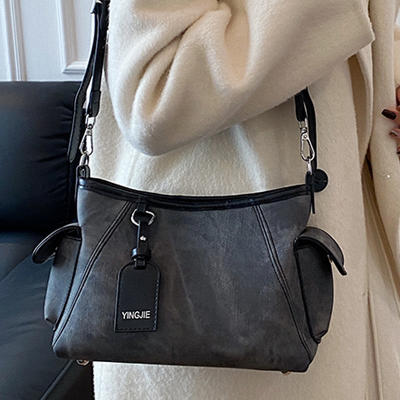 Winter new niche commuter armpit bag fashionable women's casual shoulder bag simple large-capacity commuter bag
