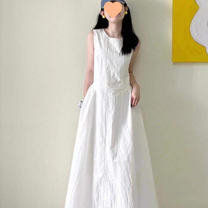 Summer 2025 Women s White Pleated Sleeveless French Vest Dress with Fitted Waist Medium