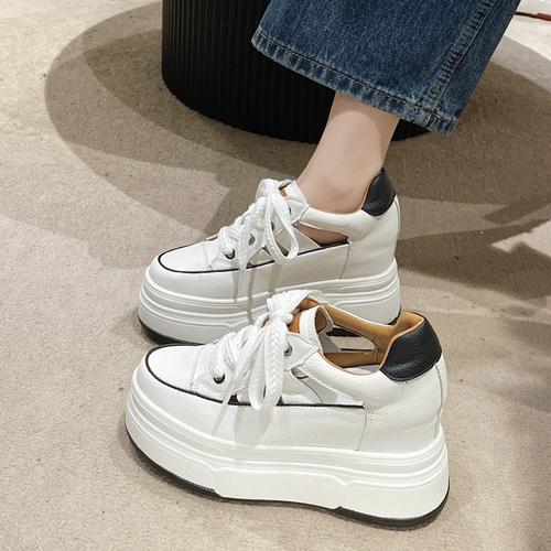 Módní dámské 9CM kožené sandály na platformě s klínkem, duté dámské bílé nazouváky, ležérní robustní tenisky, dámské letní pantofle s kamínky