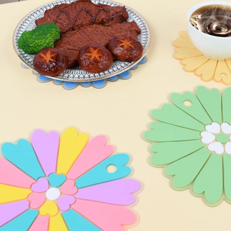

Lucky Flower PVC Coasters Creative Table Mat Heat-resistant High Temperature Waterproof Cup Home and Decoration Kitchen Utensils