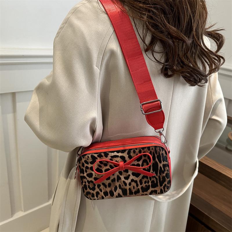 Yogodlns Neue Mode Unterarm Taschen Trendy Leopard Print Schulter Tasche Geldbörse PU Leder Umhängetasche Messenger Bag Frauen