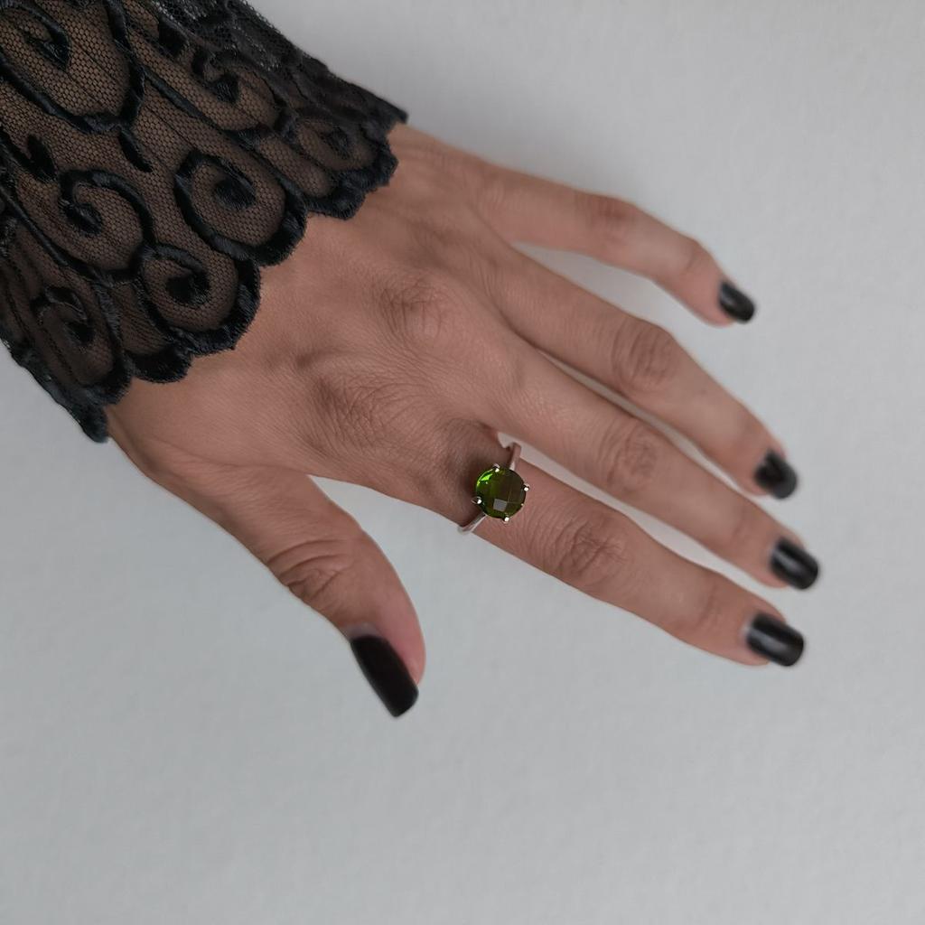 Серебряное кольцо с хризолітом, вес изделия 2,16 гр (60002170)