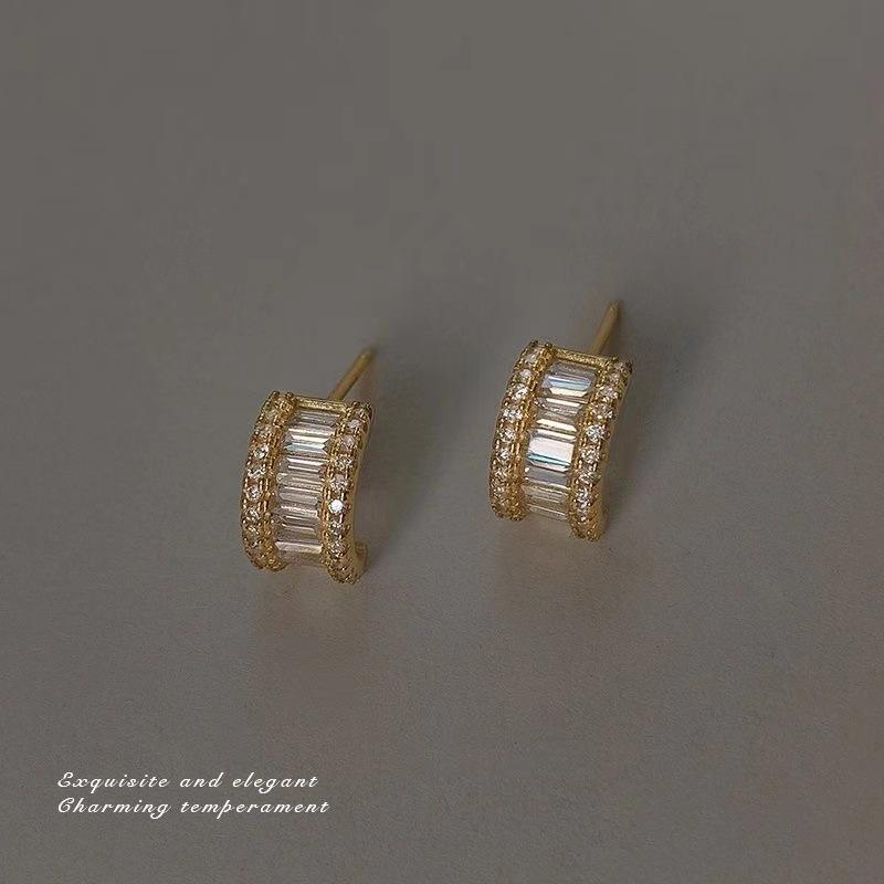 

Popular square diamond semicircular earrings women s minimalist design sense niche earrings suitable for small earlobes