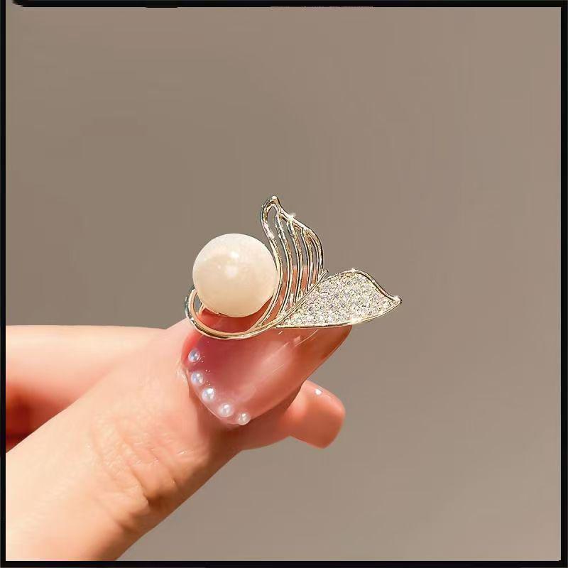 Elegant Pearl Brooch - High-End Minimalist Clothing Accessory